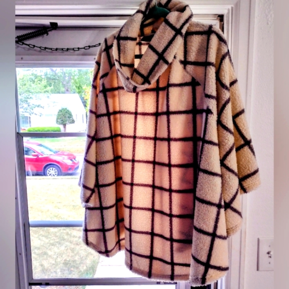 Lane Bryant Cream and Gray Sherpa Pull Over Shawl
